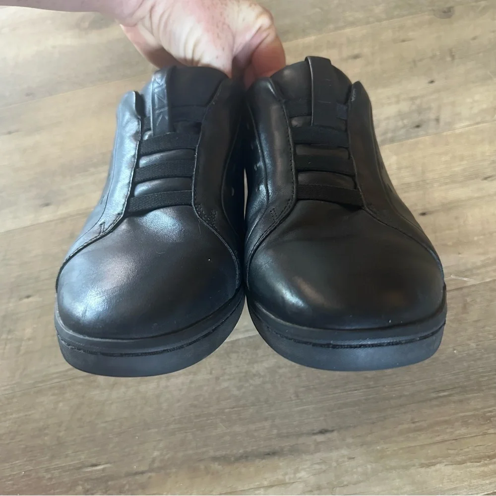 Kizik New York Leather Laceless Hands Free Slip on Leather Sneaker